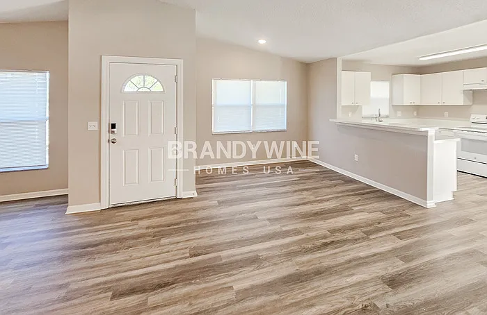 1013 E Eskimo Ave — Photo 4