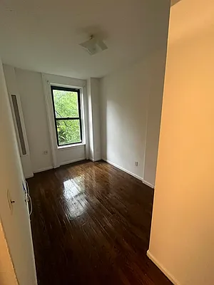 Rented by Green Line Realty | media 16