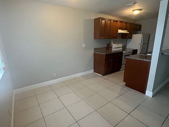3rd image of 800 W Tiffany Dr APT 3