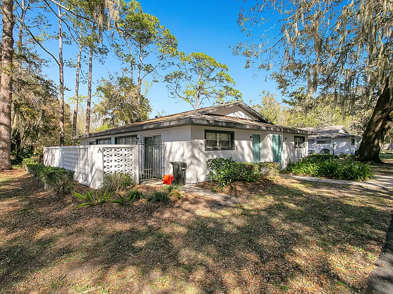 1820 NW 10th St — Photo 15