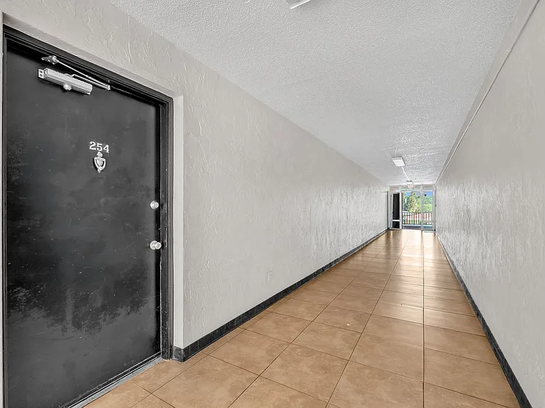 801 Russell Ln #254 — Photo 4