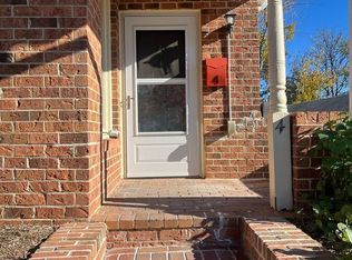 11 Royal St SW #B-4, Leesburg, VA 20175