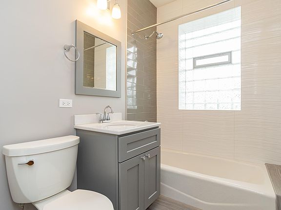 5th image of 7555 N Claremont Ave APT 3