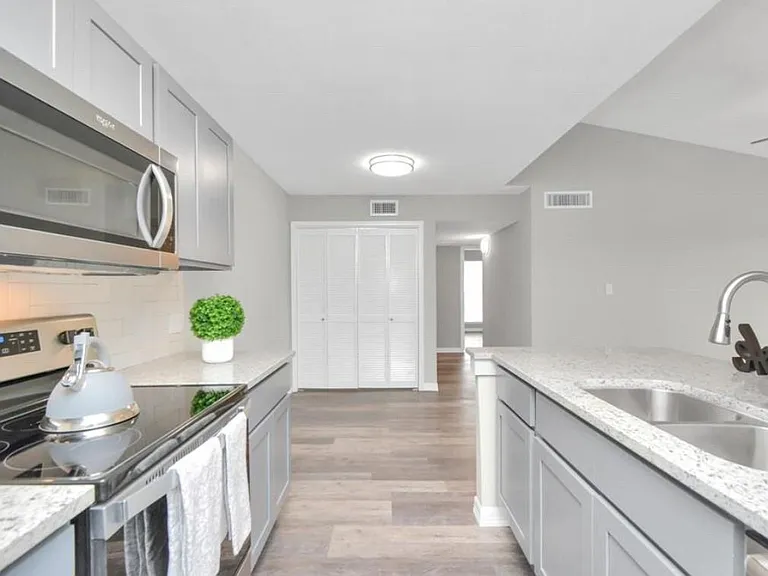 10101 S Gessner Rd #811 — Photo 8