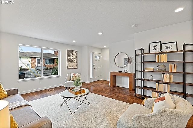 1st image of 570 NE 55th Ave