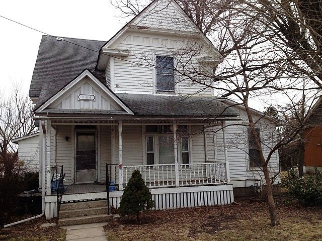 1st image of 904 E 17th St