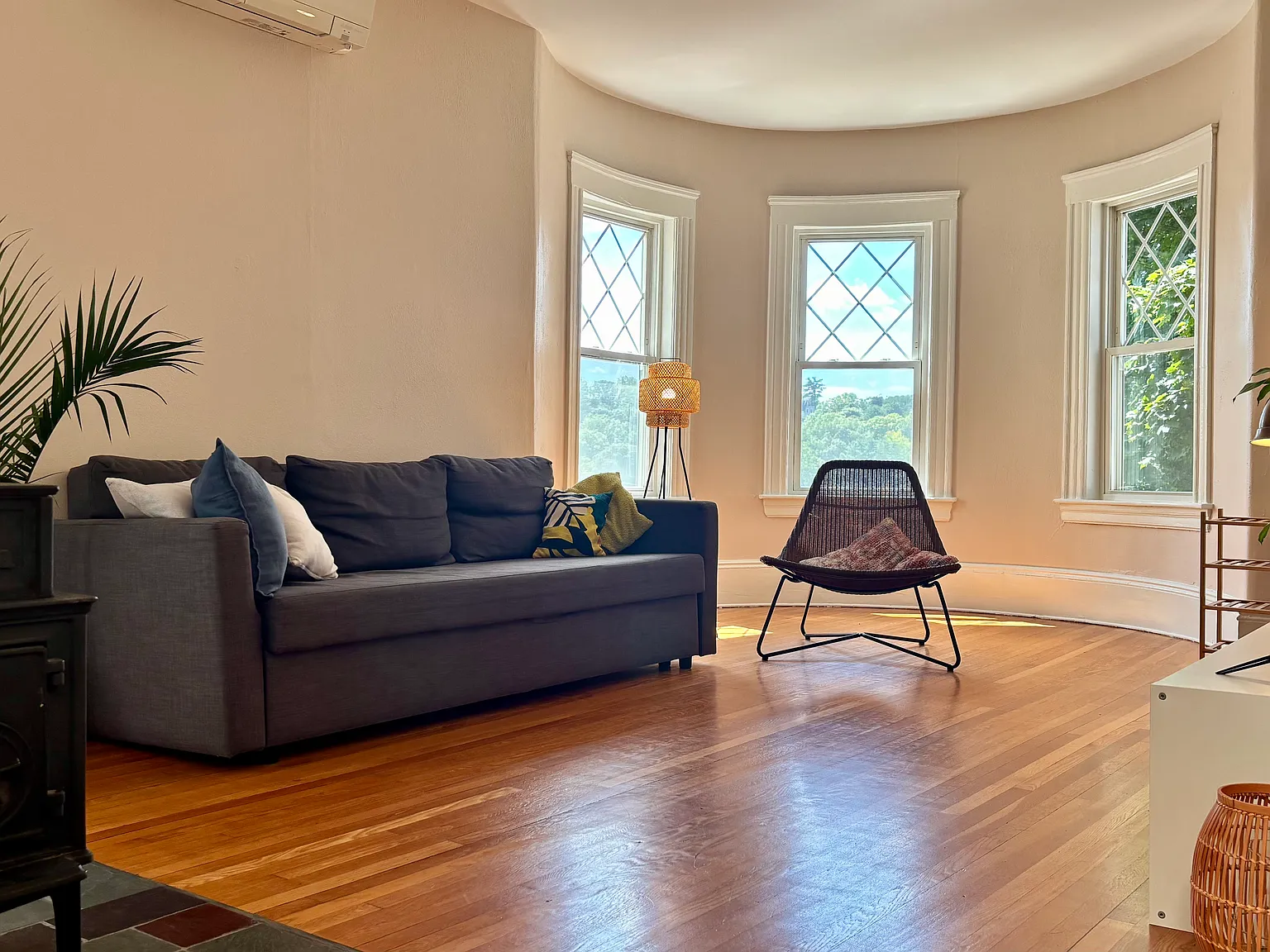 3 bed, 1212 sqft, $4,150 — Photo 1