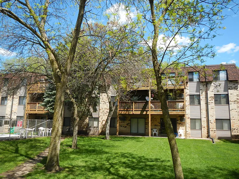Hazelwood Apartments — Photo 21