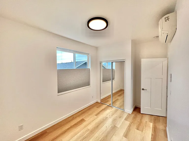 2223 Redwood Ave — Photo 7