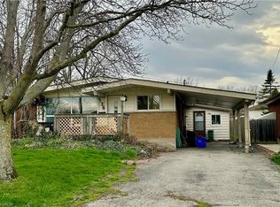 126 Lilacside Dr, Hamilton, ON L8V 2L7
