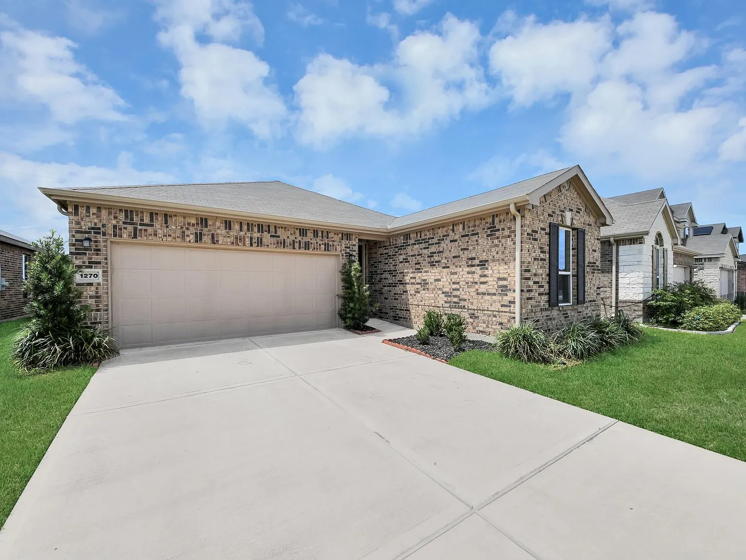 3 bed, 2.0 bath, 1658 sqft, $2,000 — Photo 3