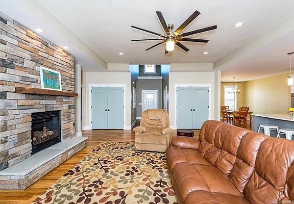 5th image of 15 Copper Mill Ct