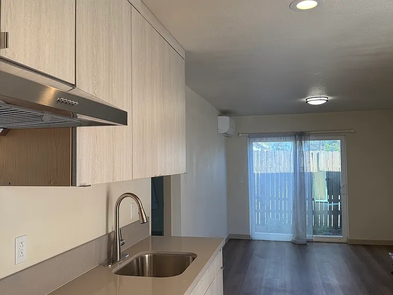 732 S San Antonio Ave — Photo 4