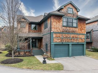 17 Hawthorne Ln UNIT 17, Dover, MA 02030