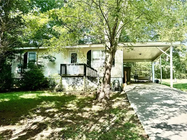 2715 Squires Rd, Gainesville, GA 30507