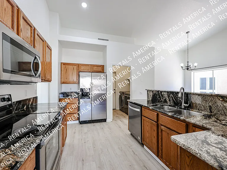 764 E Sheffield Ave — Photo 16