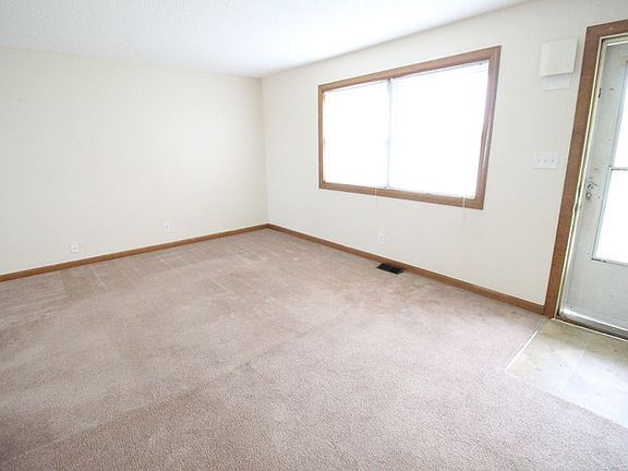 4th image of 151 Buckeye Cir