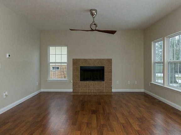 4th image of 916 Windsor Dr