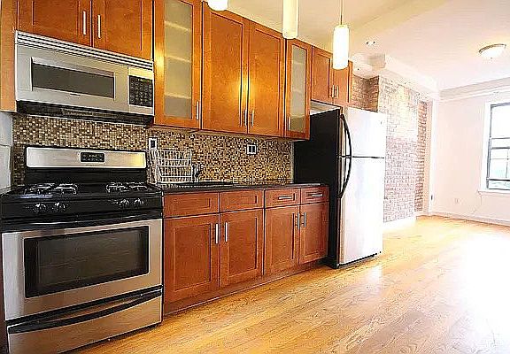 4th image of 898 Hancock St APT 3R