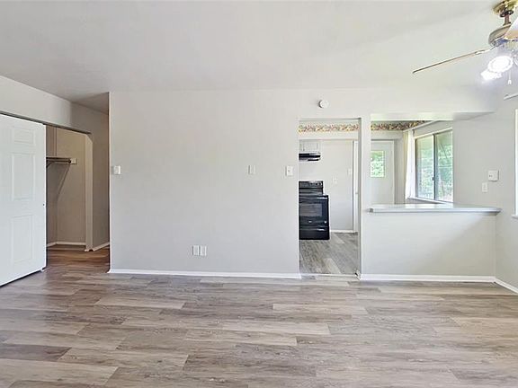 5th image of 7499 Hazelcrest Dr