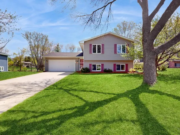 6911 Redwing Ln, Chanhassen, MN 55317