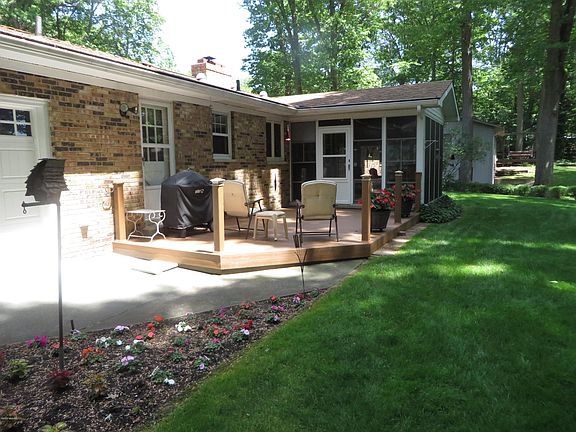 2nd image of 988 Sycamore Dr