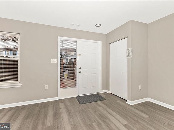 3rd image of 2861 Shepperton Ter