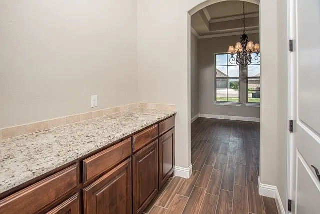 2113 Clive Dr — Photo 8