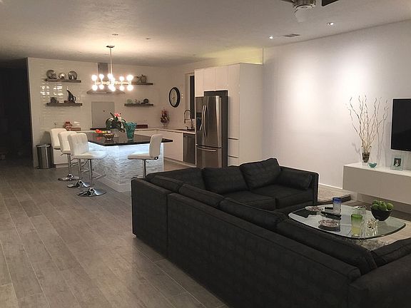 KitchenFamilr Room open conc