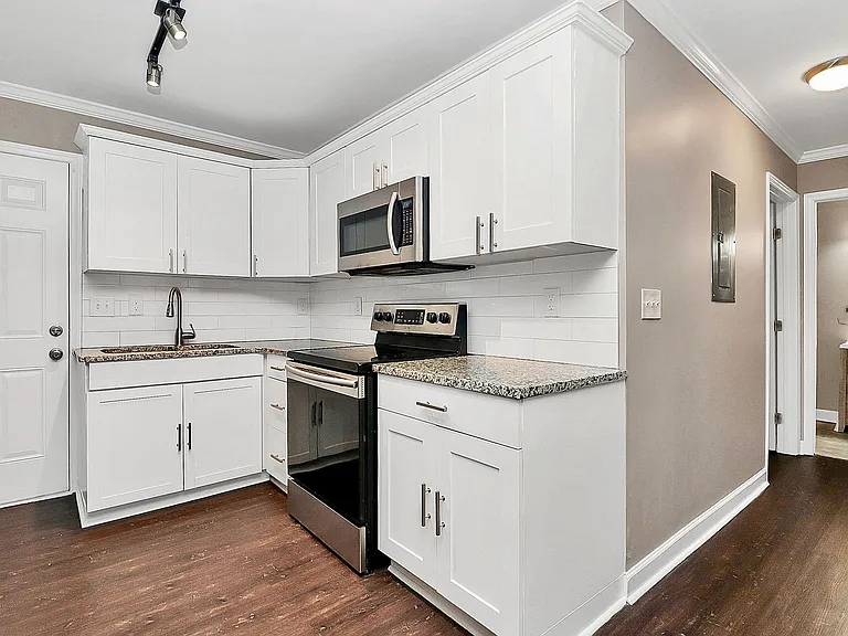 2215 Kennesaw Dr — Photo 2