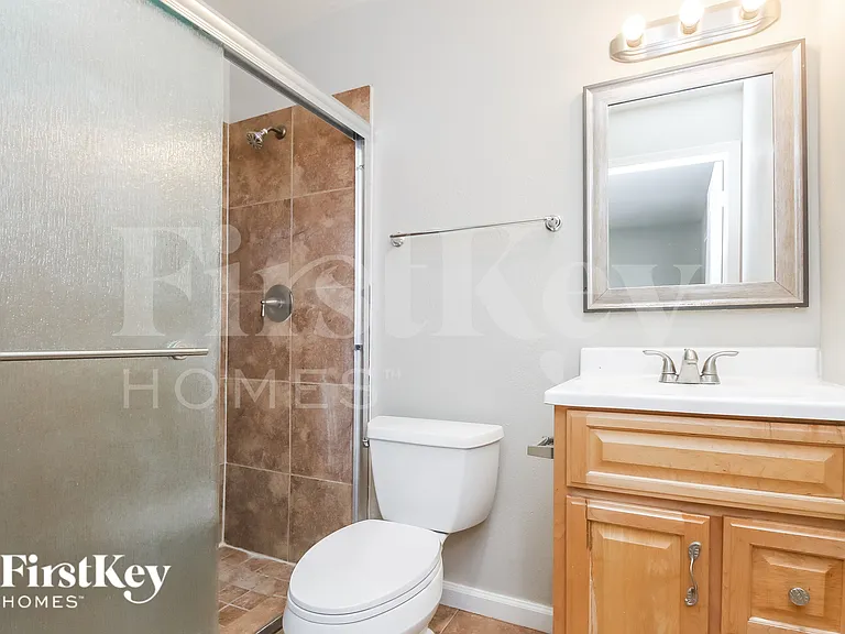 425 E Julie Dr — Photo 13