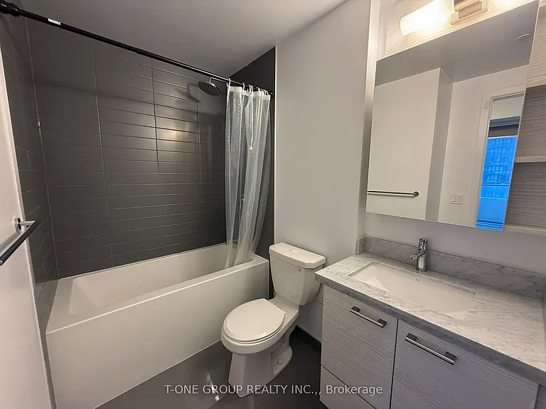 2221 Yonge St #5409 — Photo 18