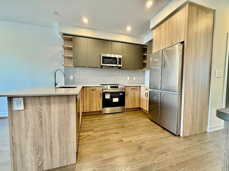 46 Green Gardens Blvd — Photo 4