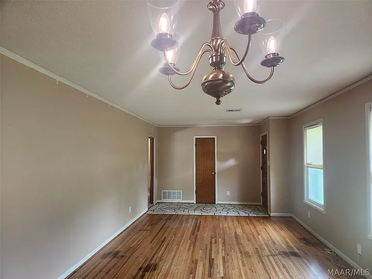 1203 Oates Rd — Photo 7