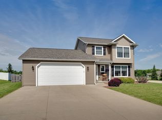 1701 Cedarhurst Dr, New London, WI 54961