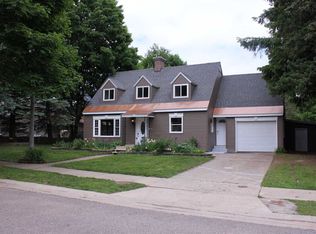 201 E Jewell St, Munising, MI 49862