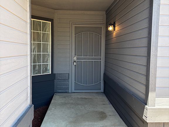 Storm door / Front door entry