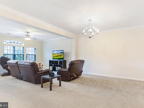 4th image of 15081 Leicestershire St