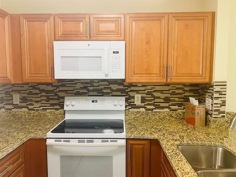 1st image of 880 Summit Lake Dr