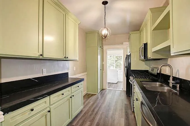 1821 Capitol Ave — Photo 12