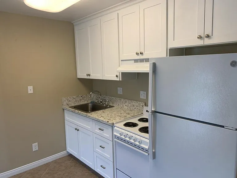 7043 Pickering Ave #6 — Photo 3