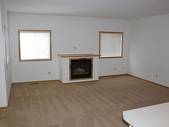 3rd image of 705 Kingfisher Ln APT I