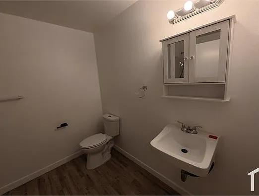 1348 E 27th St #202 — Photo 5