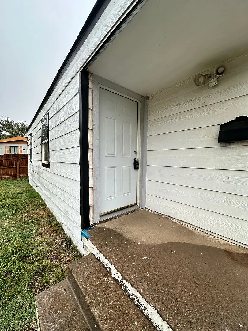 Updated 2 bed 1 bath! — Photo 2
