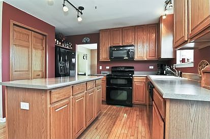 2nd image of 109 E Old Mill Trl