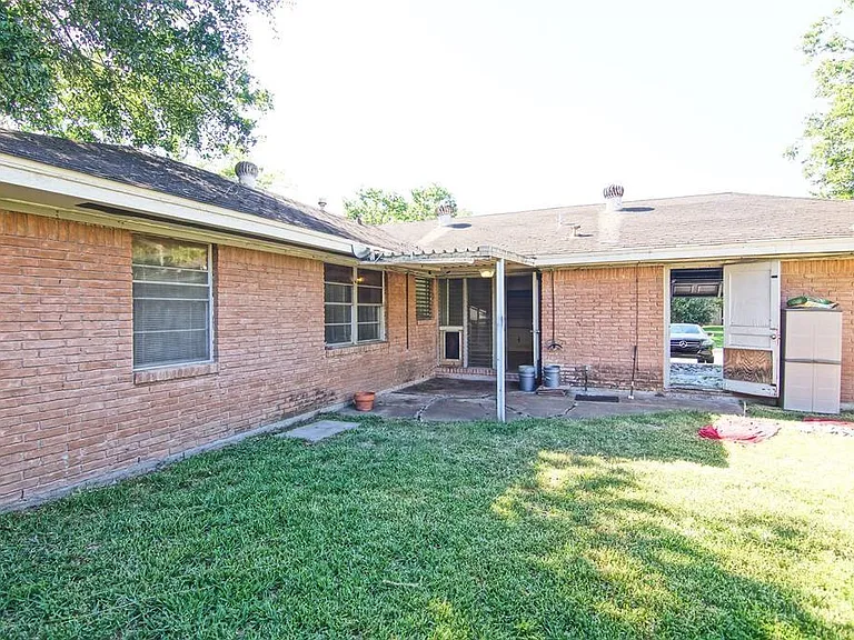 4048 Newshire Dr — Photo 14