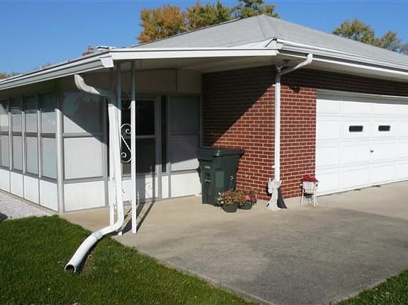 3rd image of 3311 Carlton Dr