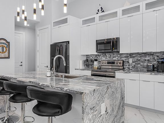 5th image of 3830 Garden Blvd