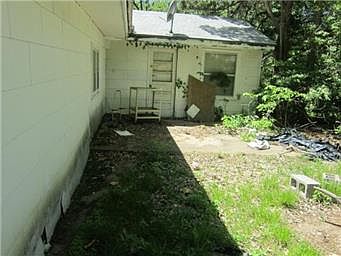 4th image of 8022 E 79th St