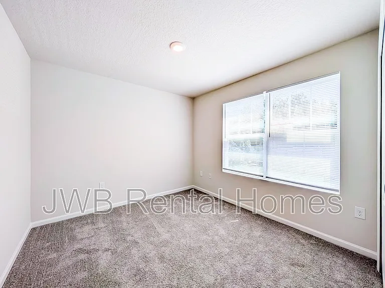 1216 Pangola Dr — Photo 10